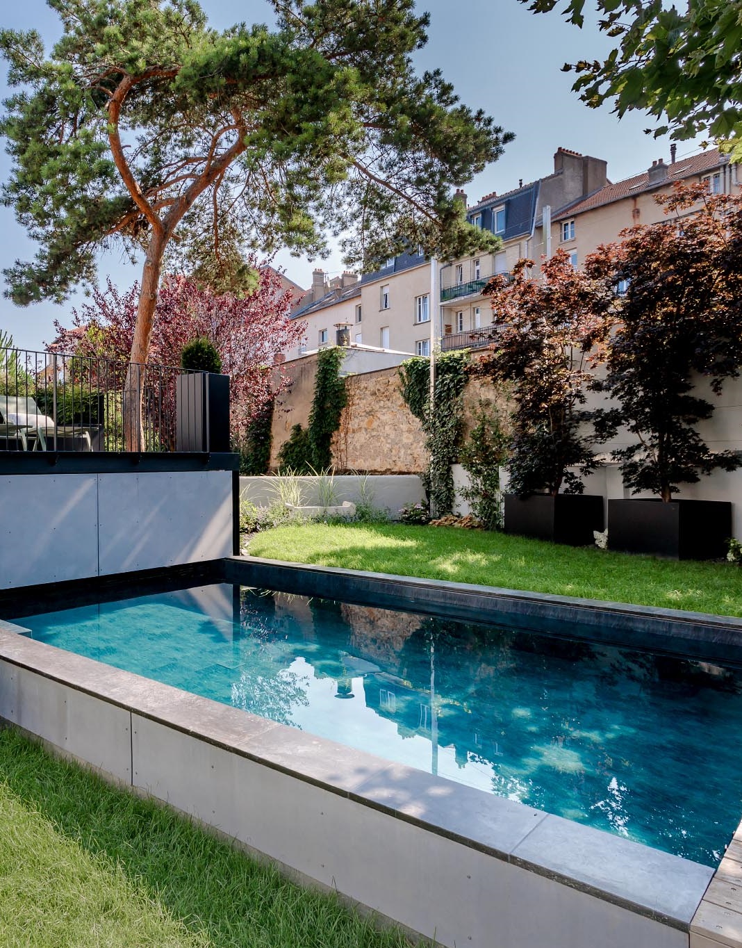 piscine_de_luxe_avec_amenagement_du_paysage